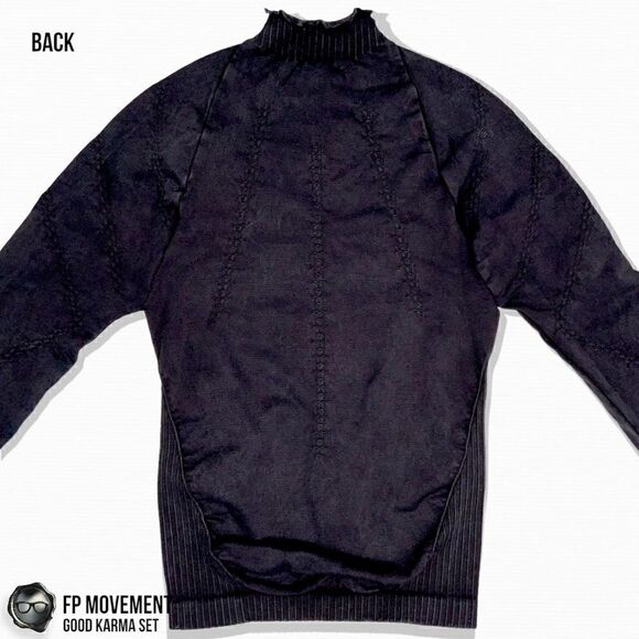 FP MOVEMENT GOOD KAMRA SET HIGH-NECK LAYER + RUNNING SHORTS IN WASHED BLACK XS/S - Picture 7 of 15